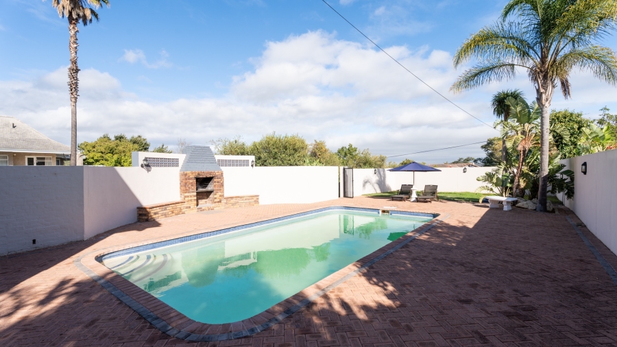 5 Bedroom Property for Sale in Uniepark Western Cape